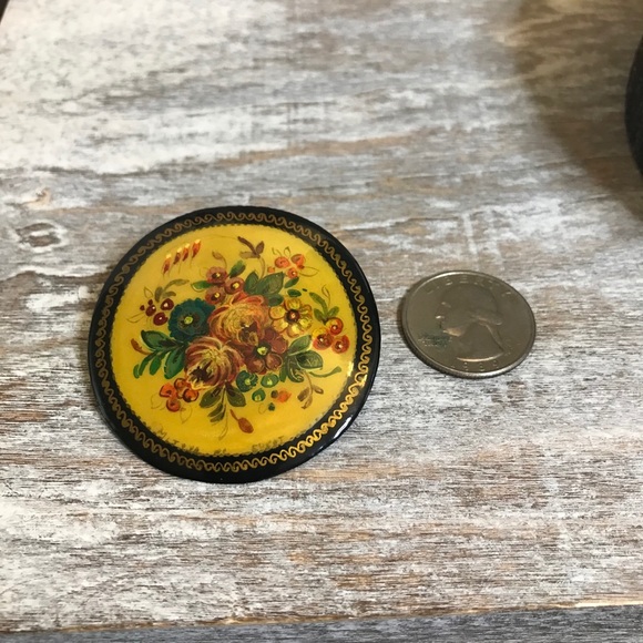 Vintage Russian Painted Floral Wooden Brooch - Picture 5 of 7